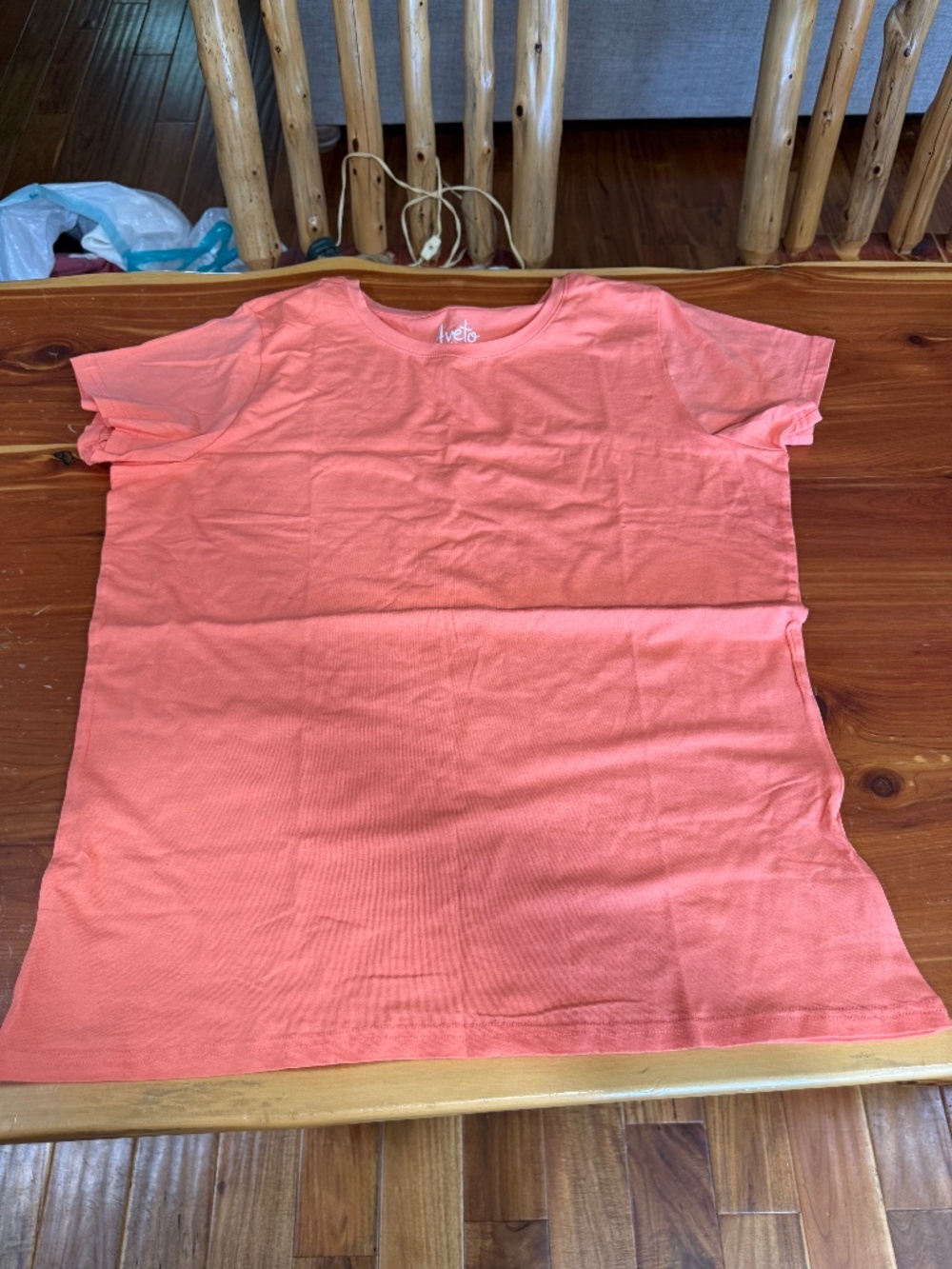 Aveto crew neck style short sleeve tshirt NWOT